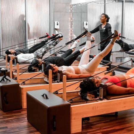 Core Pilates — Ağ şəhərdə premium pilates mərkəzi.